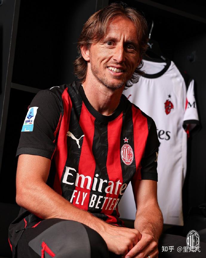 记者：由于格雷茨卡的未来不明朗，拜仁将巴莱巴加入引援清单