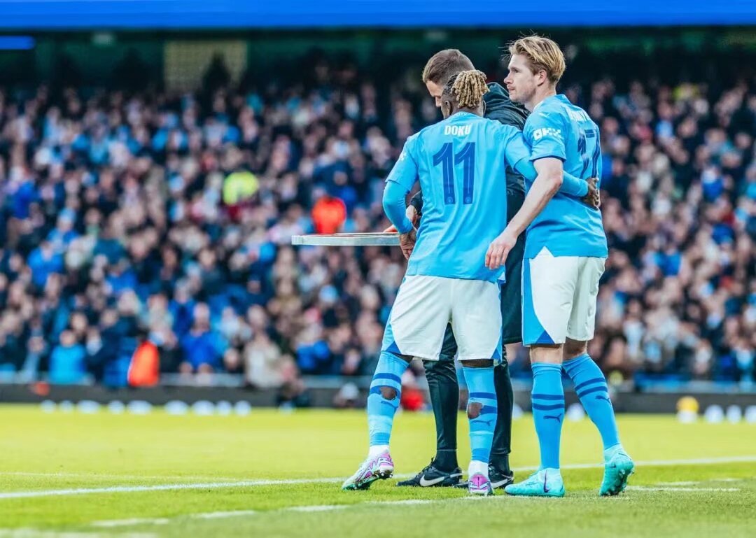 有仇必须当场就报！布朗和库兹马互送大肘子！